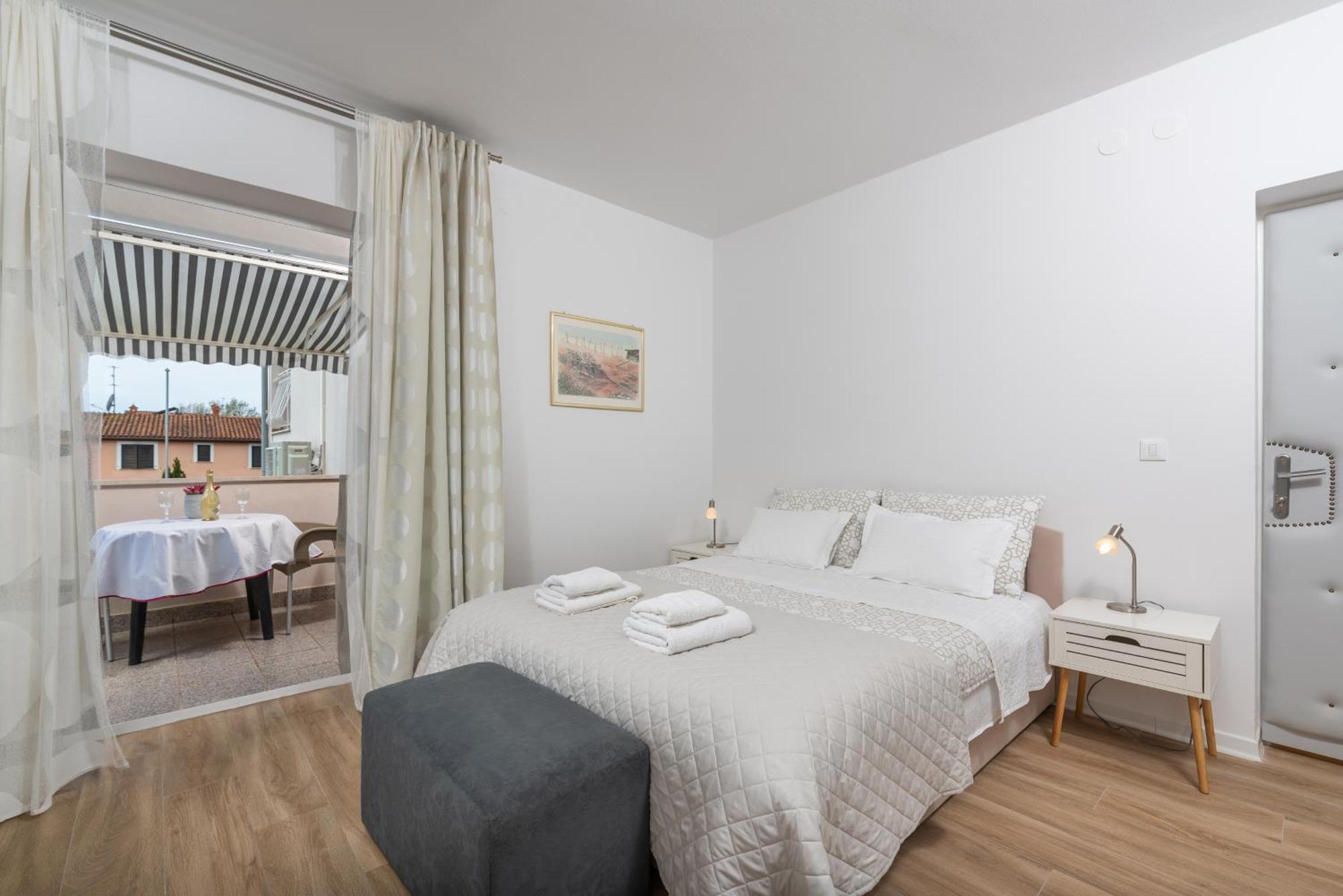 Viktor Apartment